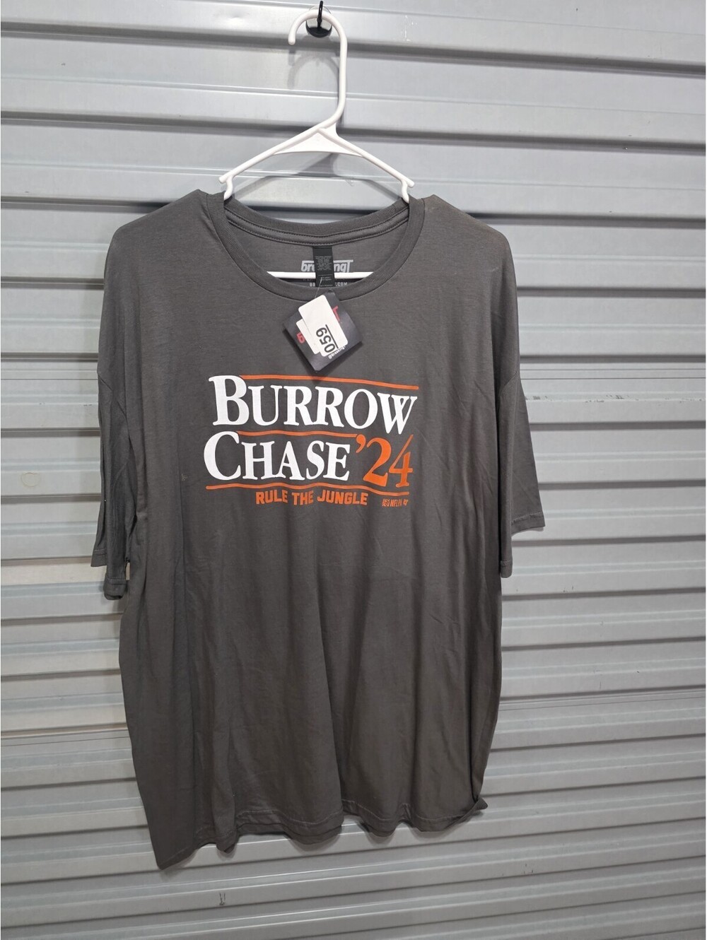 Breaking T Men's Burrow Chase '24 Graphic Crew Neck Short Sleeve T-Shirt XL